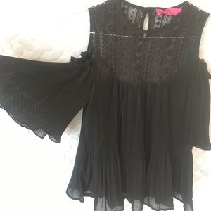 Boutique Boohoo pleated cold-shoulder blouse